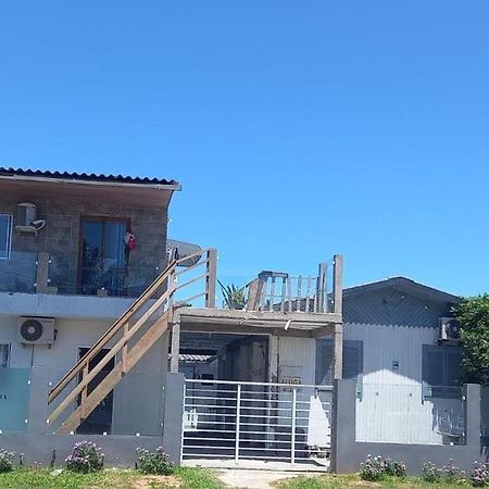 Kitnet S1 Em Torres-Rs - Na Mais Bela Praia Gaucha - Cozinha - Banheiro - Ar Condicionado - Tv E Wi-Fi - Estacionamento - Anfitria Superhost No Bnb Εξωτερικό φωτογραφία
