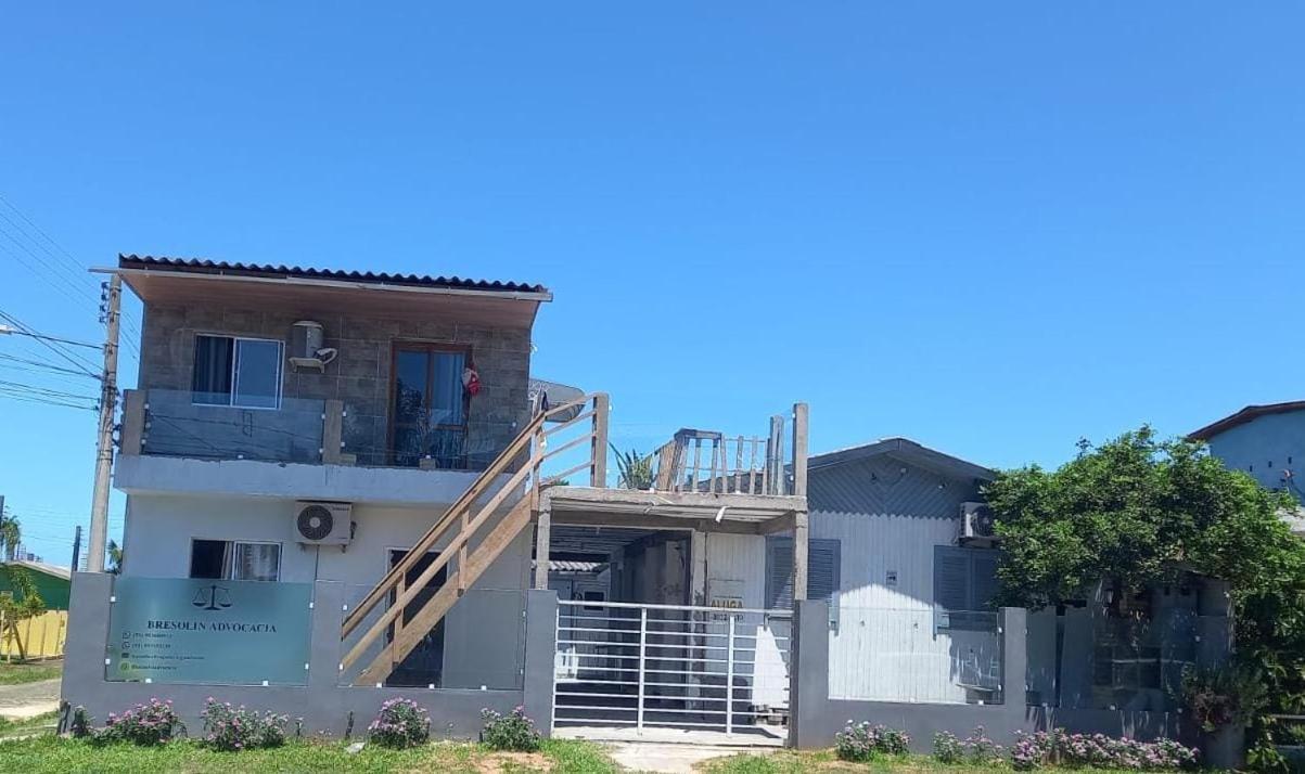 Kitnet S1 Em Torres-Rs - Na Mais Bela Praia Gaucha - Cozinha - Banheiro - Ar Condicionado - Tv E Wi-Fi - Estacionamento - Anfitria Superhost No Bnb Εξωτερικό φωτογραφία